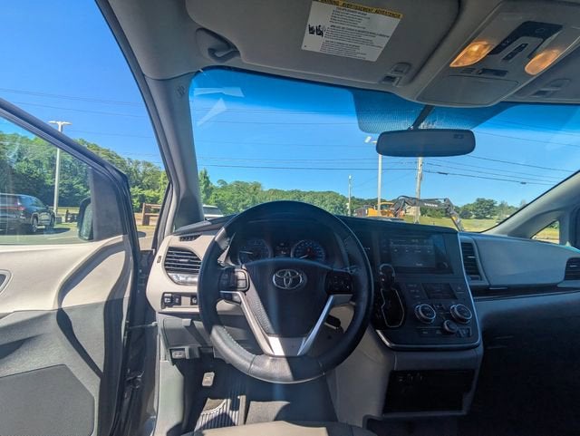 2017 Toyota Sienna XLE