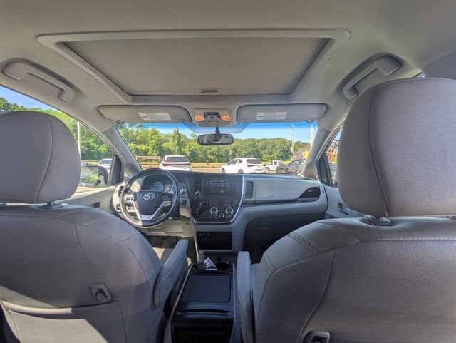 2017 Toyota Sienna XLE