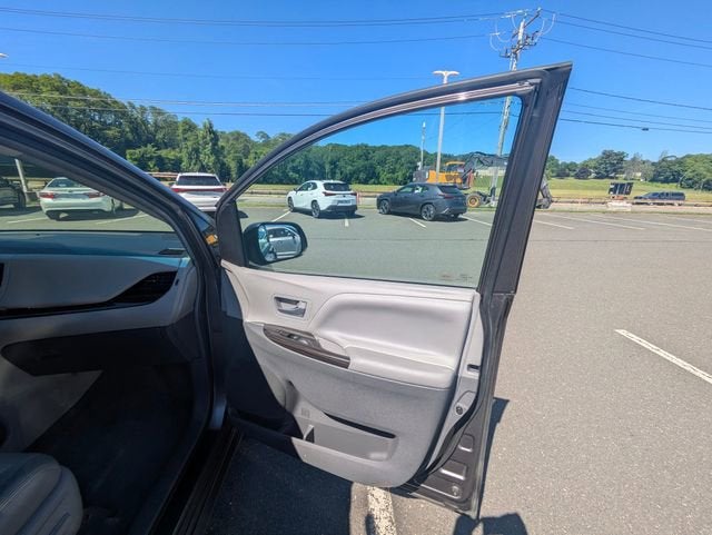 2017 Toyota Sienna XLE