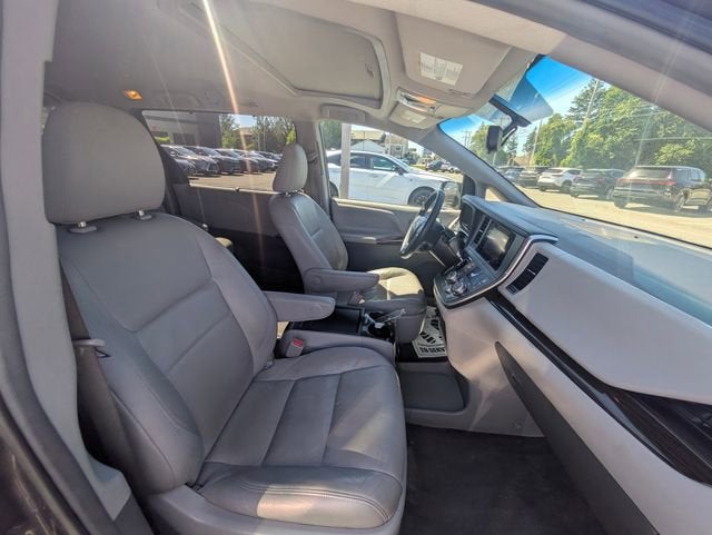 2017 Toyota Sienna XLE