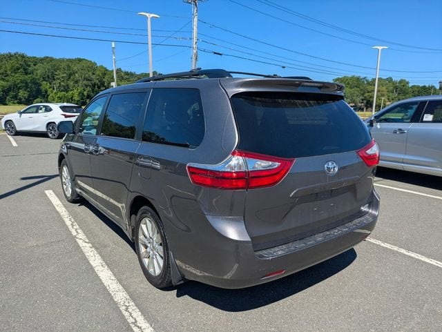 2017 Toyota Sienna XLE