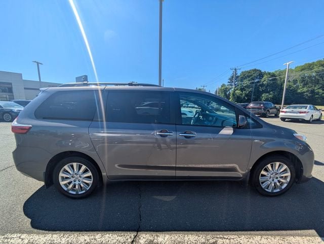 2017 Toyota Sienna XLE