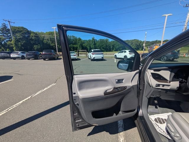 2017 Toyota Sienna XLE