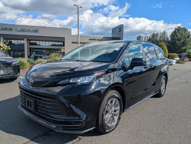 2023 Toyota Sienna LE