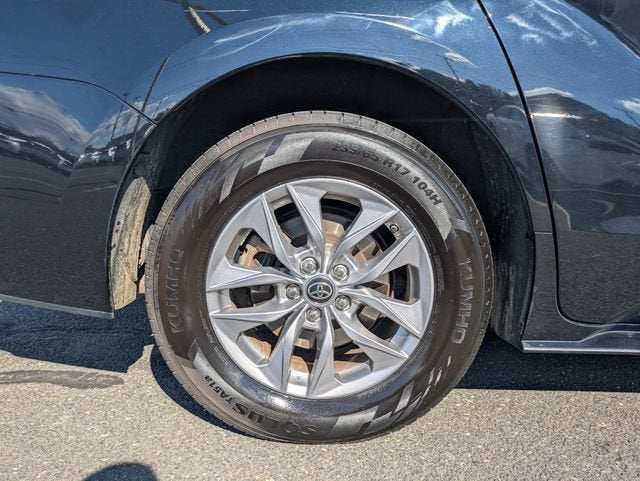 2023 Toyota Sienna LE