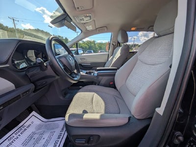 2023 Toyota Sienna LE