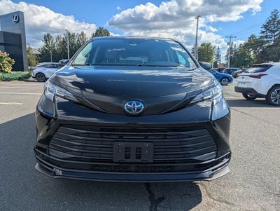 2023 Toyota Sienna LE