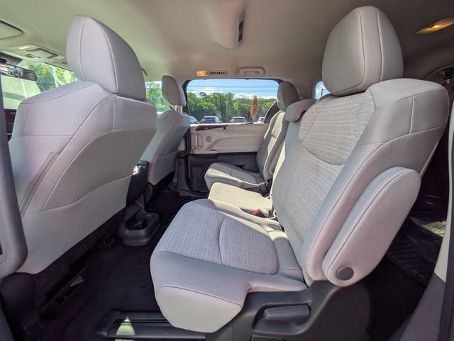 2023 Toyota Sienna LE