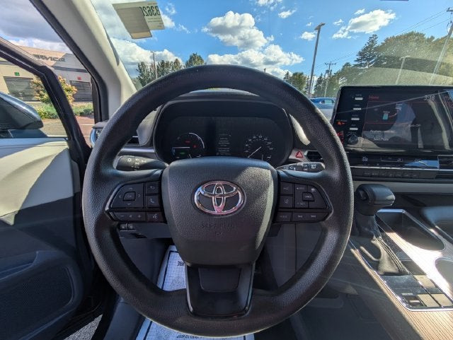 2023 Toyota Sienna LE