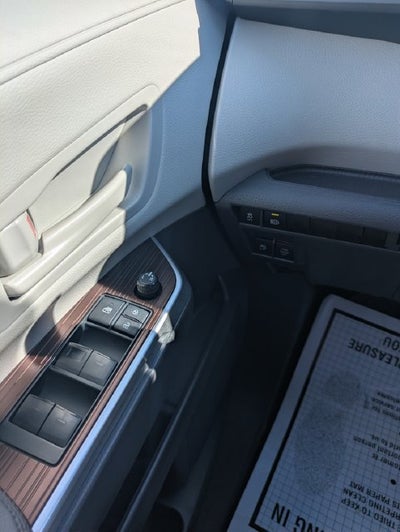 2023 Toyota Sienna LE