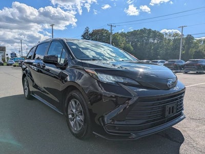 2023 Toyota Sienna LE