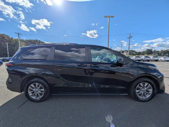 2023 Toyota Sienna LE