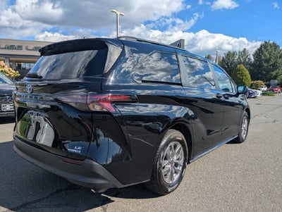 2023 Toyota Sienna LE