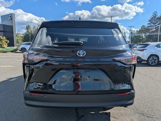 2023 Toyota Sienna LE