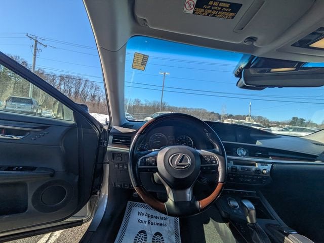 2016 Lexus ES 300h 300h