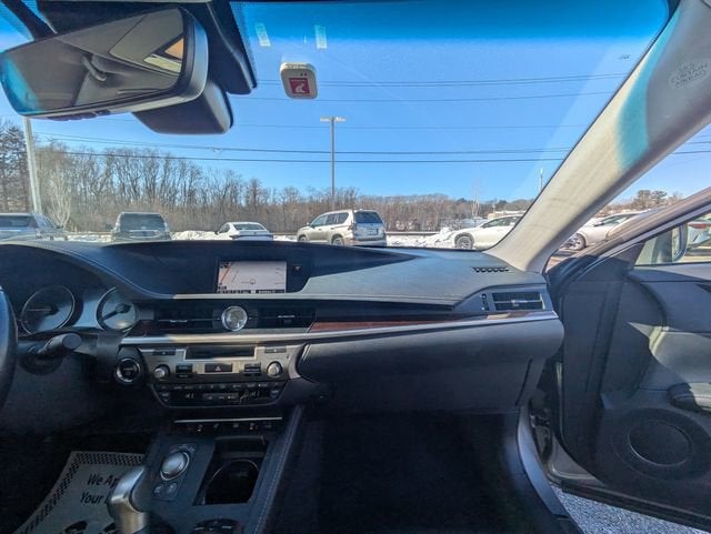 2016 Lexus ES 300h 300h