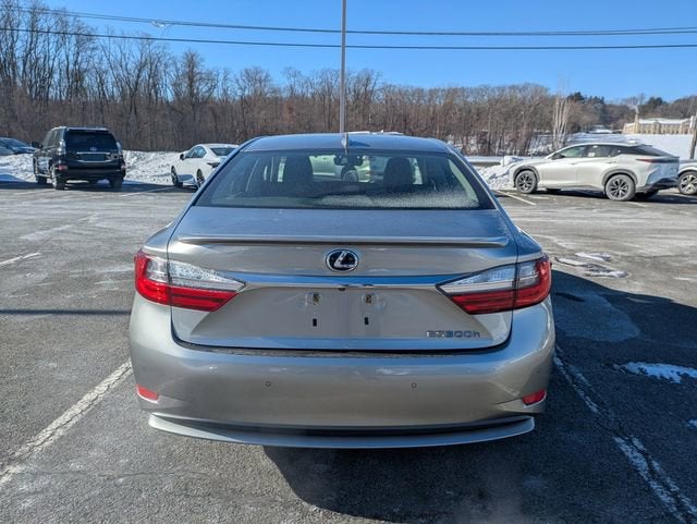 2016 Lexus ES 300h 300h