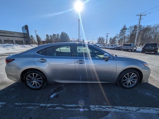 2016 Lexus ES 300h 300h