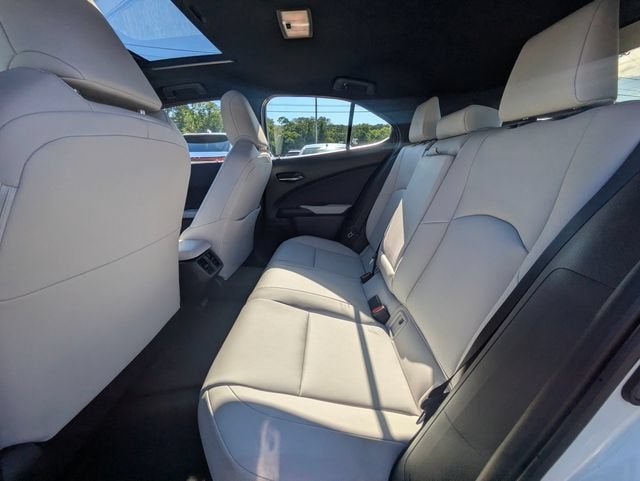 2025 Lexus UX 300h Premium