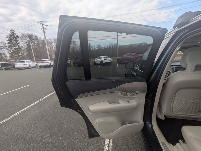 2022 Volvo XC90 Recharge Plug-In Hybrid T8 Inscription 7 Passenger