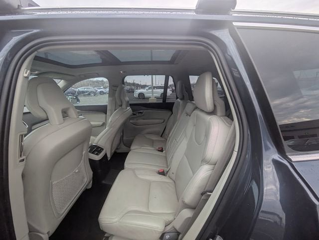 2022 Volvo XC90 Recharge Plug-In Hybrid T8 Inscription 7 Passenger