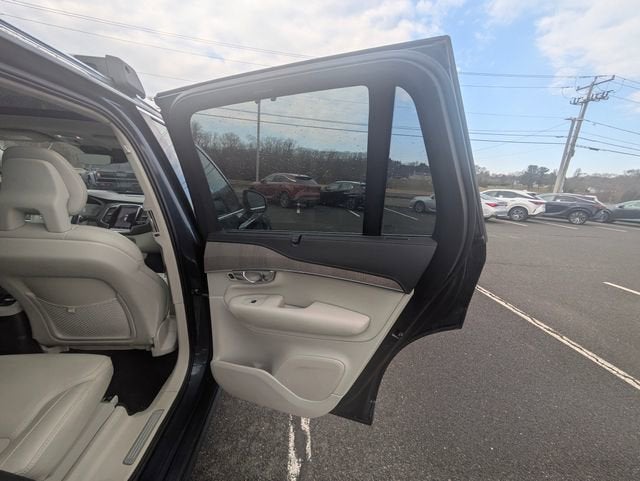 2022 Volvo XC90 Recharge Plug-In Hybrid T8 Inscription 7 Passenger