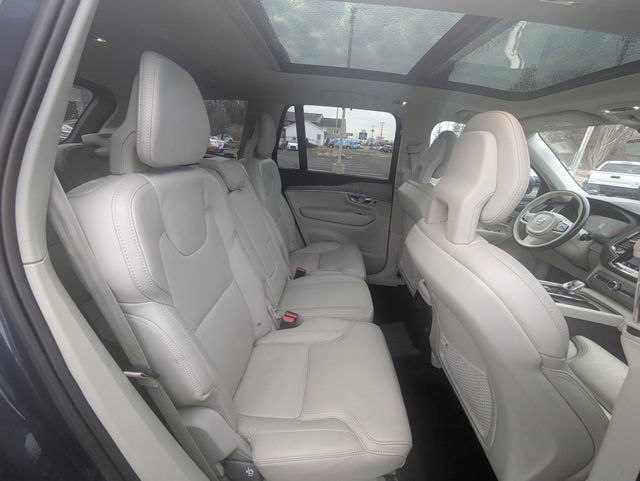 2022 Volvo XC90 Recharge Plug-In Hybrid T8 Inscription 7 Passenger