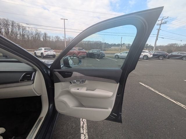 2022 Volvo XC90 Recharge Plug-In Hybrid T8 Inscription 7 Passenger