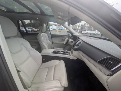 2022 Volvo XC90 Recharge Plug-In Hybrid T8 Inscription 7 Passenger