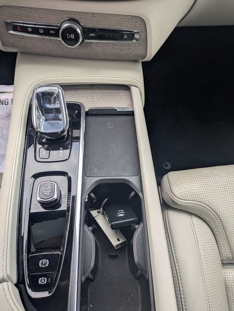 2022 Volvo XC90 Recharge Plug-In Hybrid T8 Inscription 7 Passenger