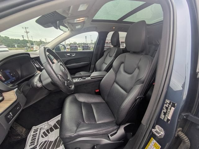 2022 Volvo XC60 B5 Momentum