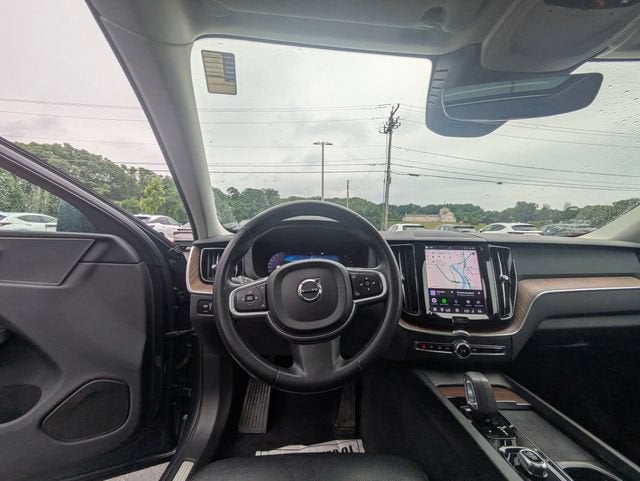 2022 Volvo XC60 B5 Momentum