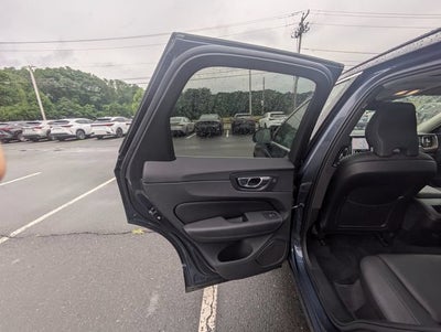 2022 Volvo XC60 B5 Momentum