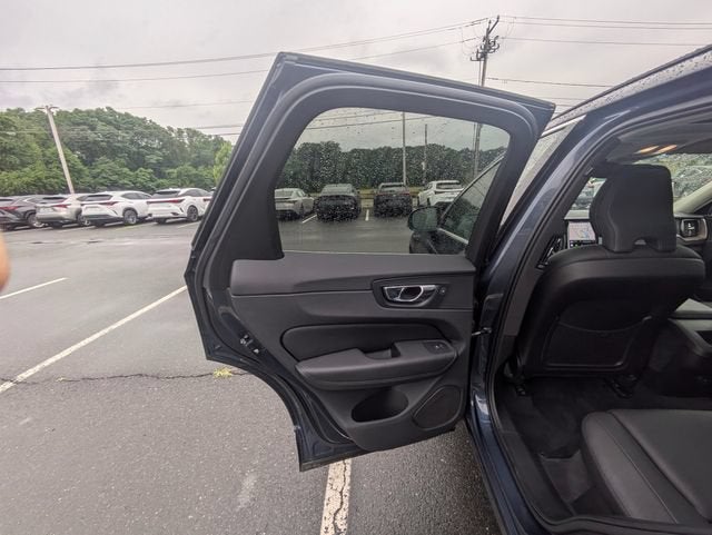 2022 Volvo XC60 B5 Momentum