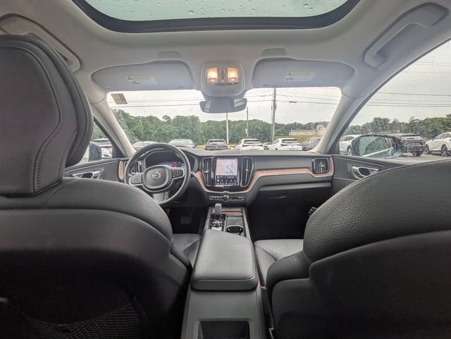 2022 Volvo XC60 B5 Momentum