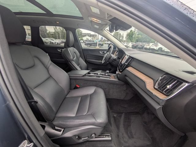 2022 Volvo XC60 B5 Momentum
