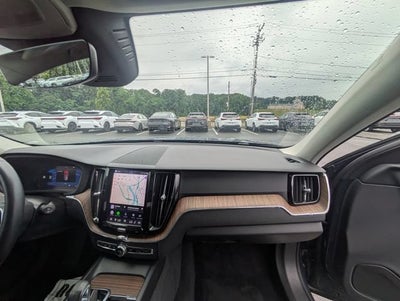 2022 Volvo XC60 B5 Momentum