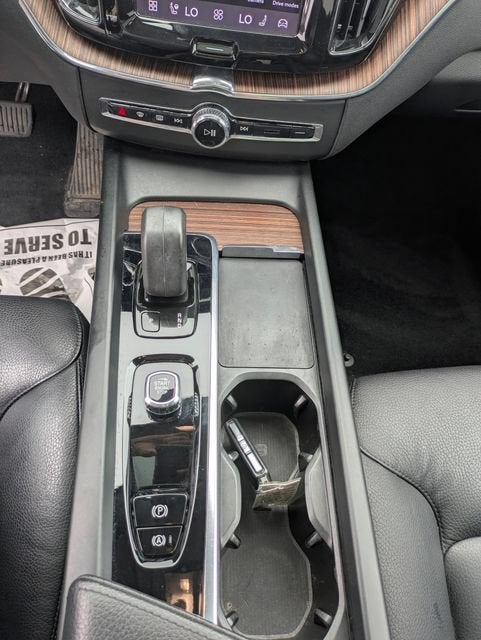 2022 Volvo XC60 B5 Momentum