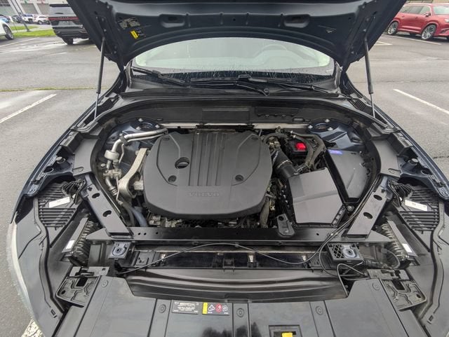 2022 Volvo XC60 B5 Momentum