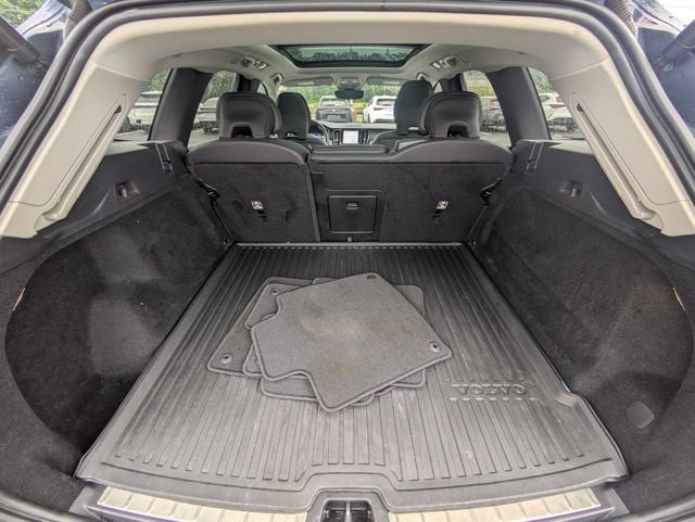 2022 Volvo XC60 B5 Momentum