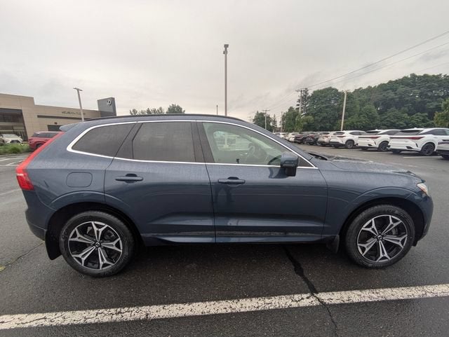 2022 Volvo XC60 B5 Momentum